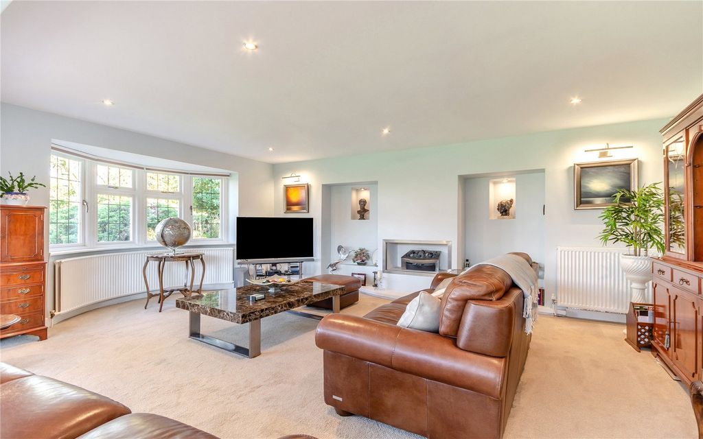 Property photo 3 of 22 Sitting Room