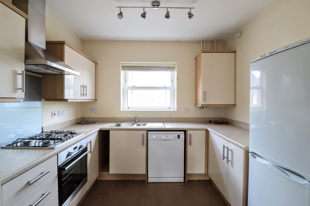 Property photo 2 of 8 55 Watson House Kitchen