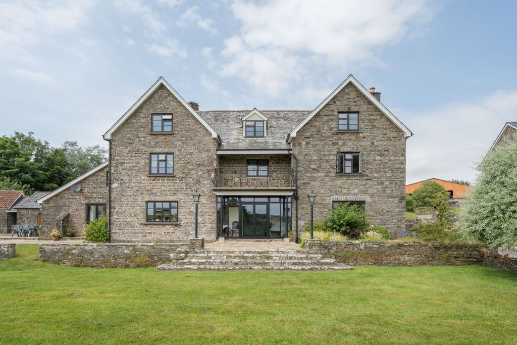 Property photo 2 of 52