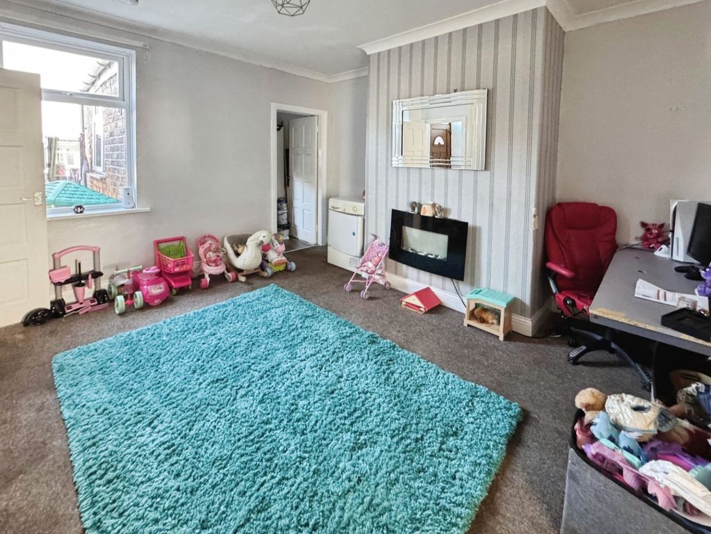 Property photo 3 of 9 Pbox-Living_Room-346024.Jpg