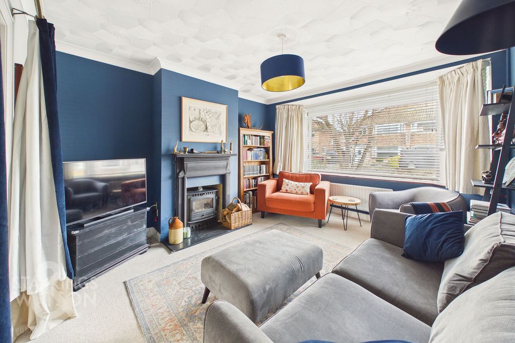 Property photo 2 of 36