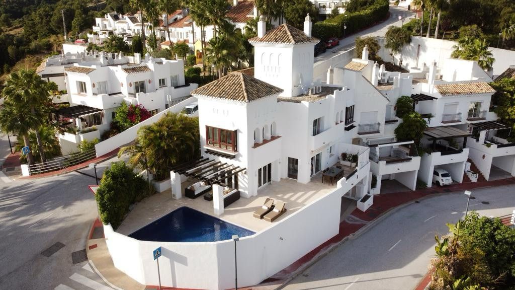 Property photo 1 of 18 Istan1