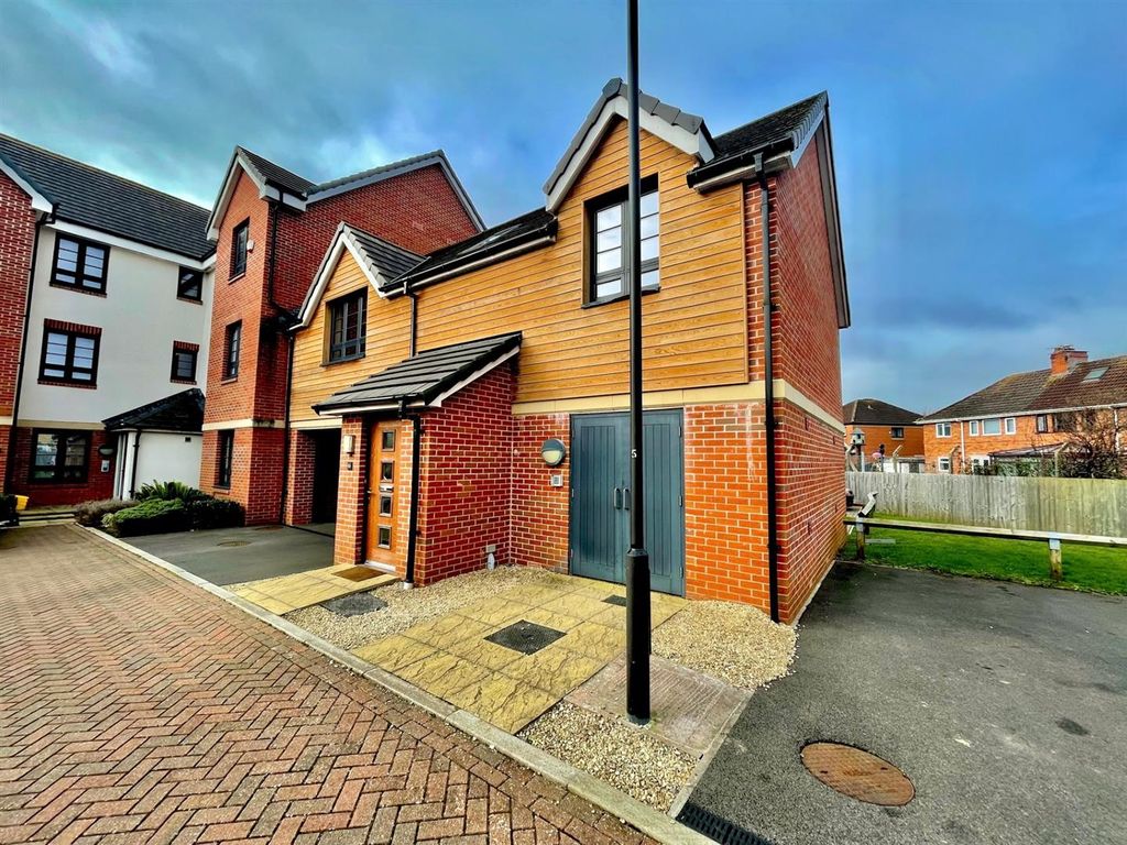 Property photo 1 of 15 Front