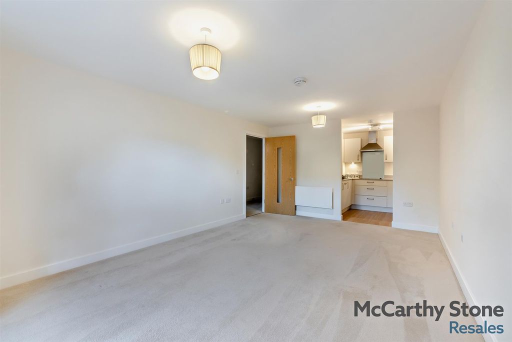 Property photo 3 of 29 8655579-Interior02-800.Jpg