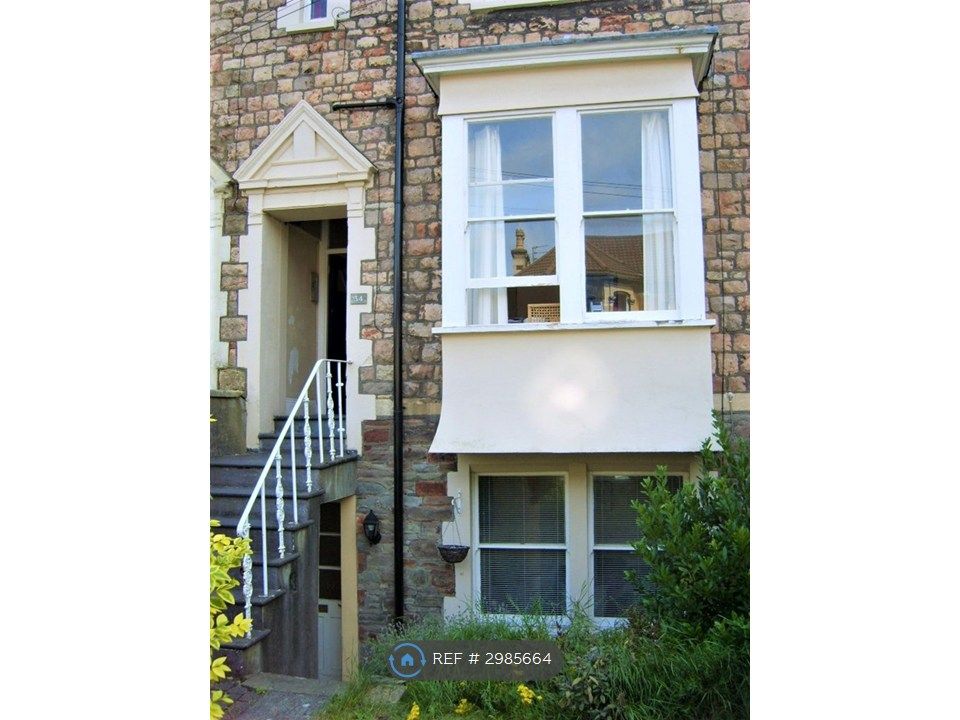 Property photo 1 of 9 Front Hall Floor Flat