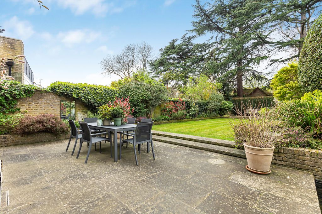 Property photo 2 of 17 Image