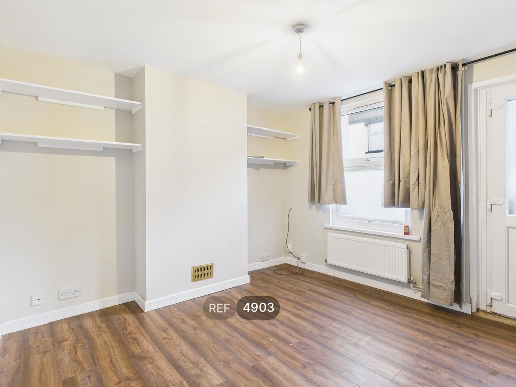 Property photo 3 of 14 Living Room