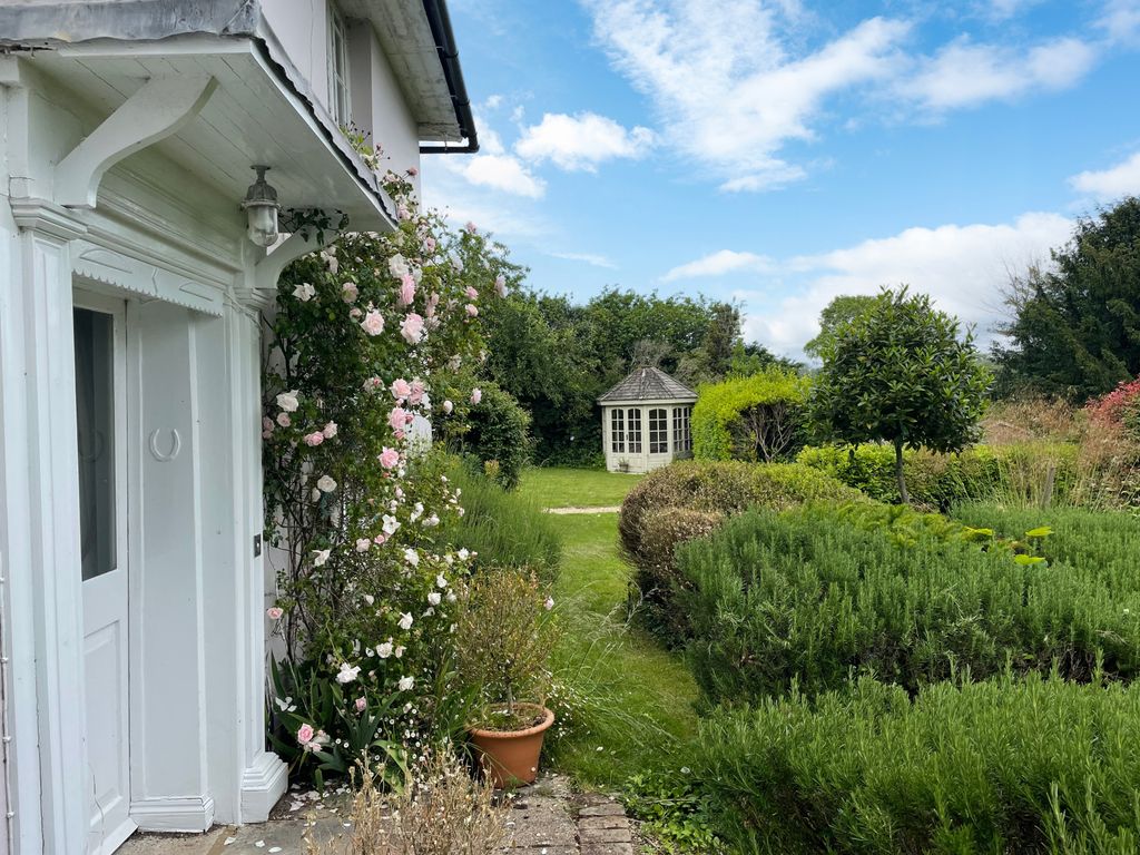 Property photo 3 of 15 Gardens
