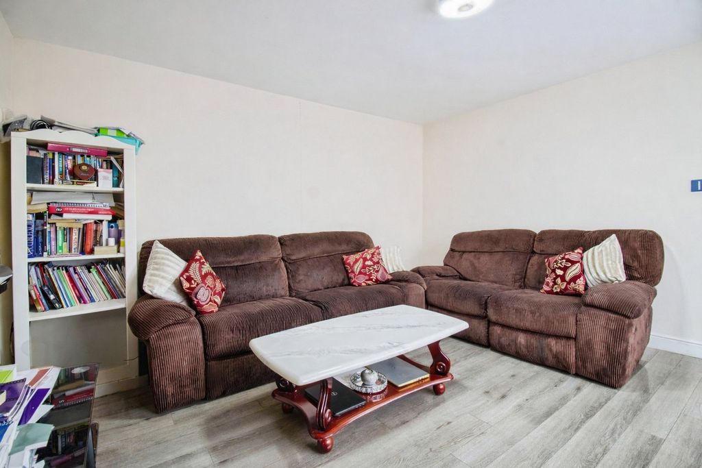 Property photo 3 of 20