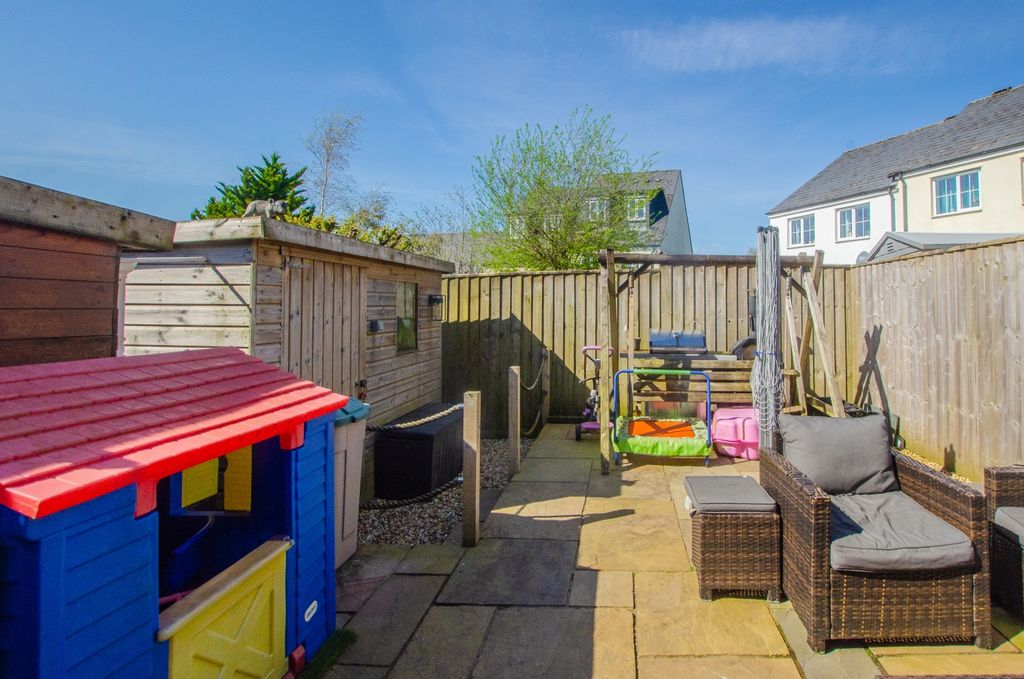 Property photo 3 of 13 45 Helman Tor View Tps 01208 74182-31