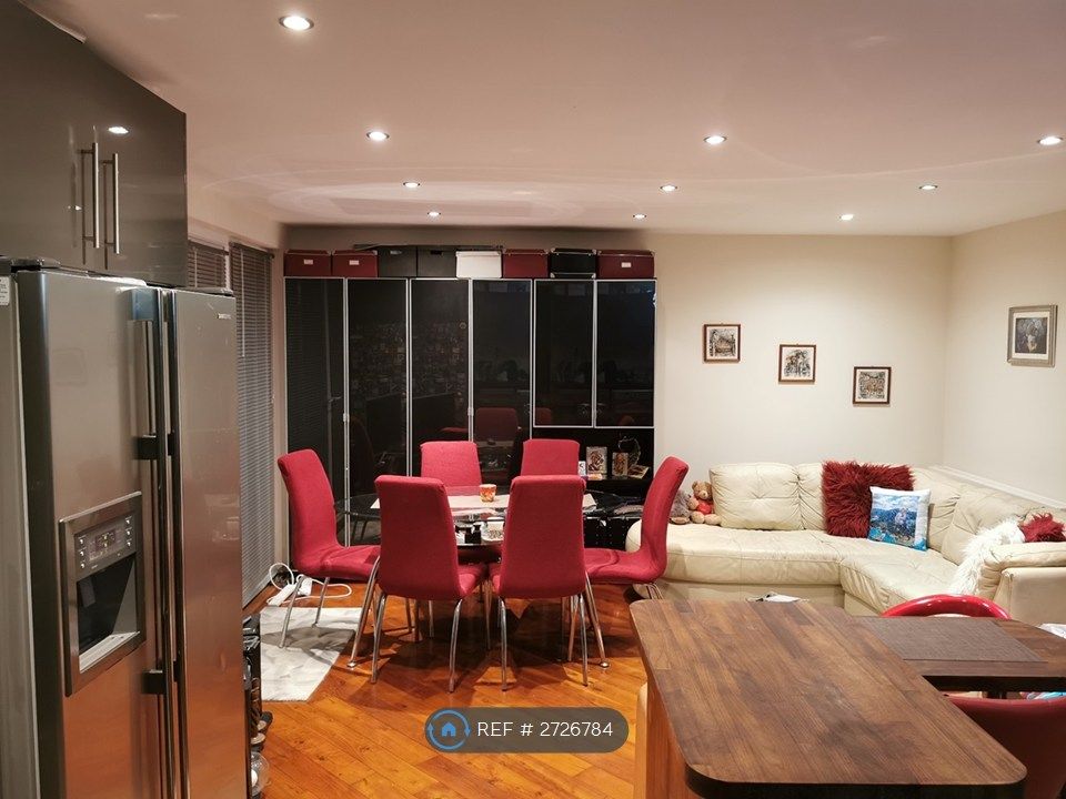 Property photo 1 of 6 Living Room