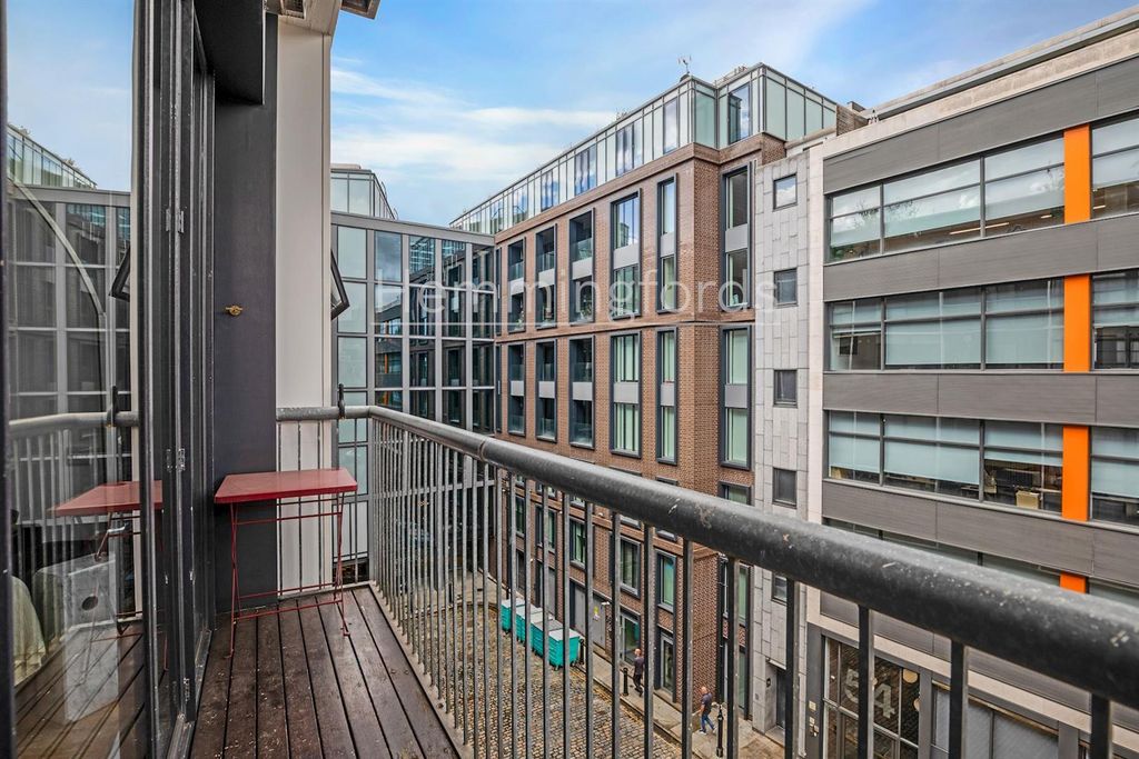 Property photo 3 of 14 01-2Fcd84168-Hmf-Jj-Spectrum House-1-Medium.Jpg