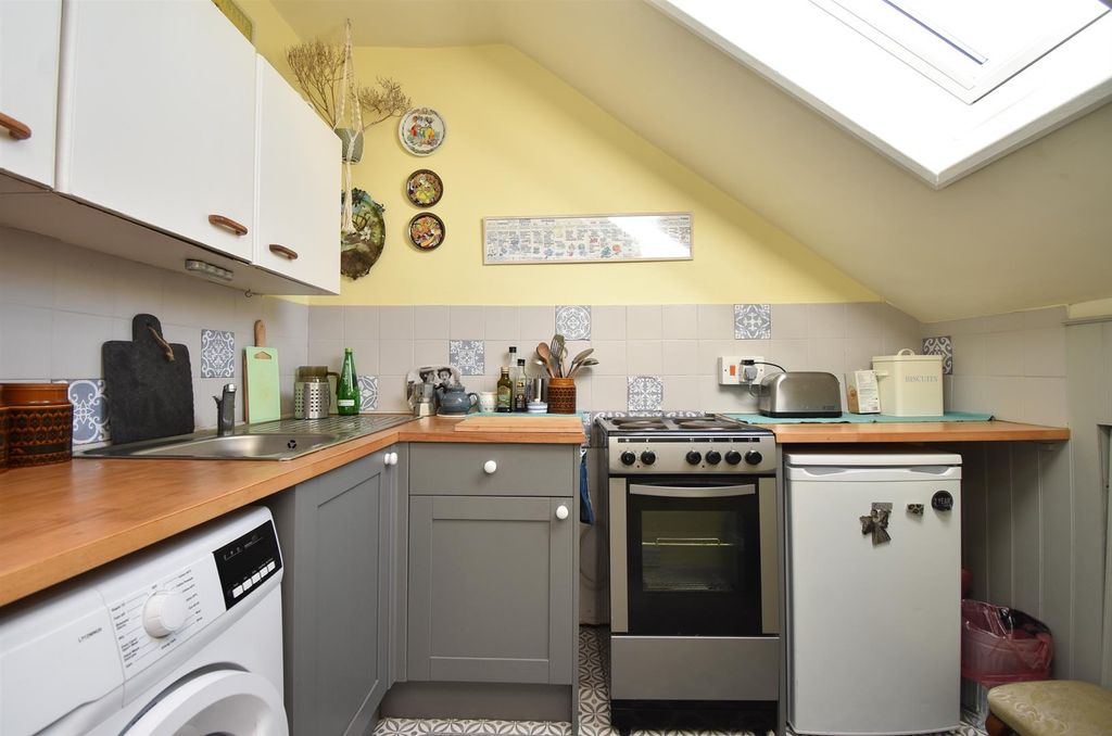 Property photo 3 of 8 Kitchen