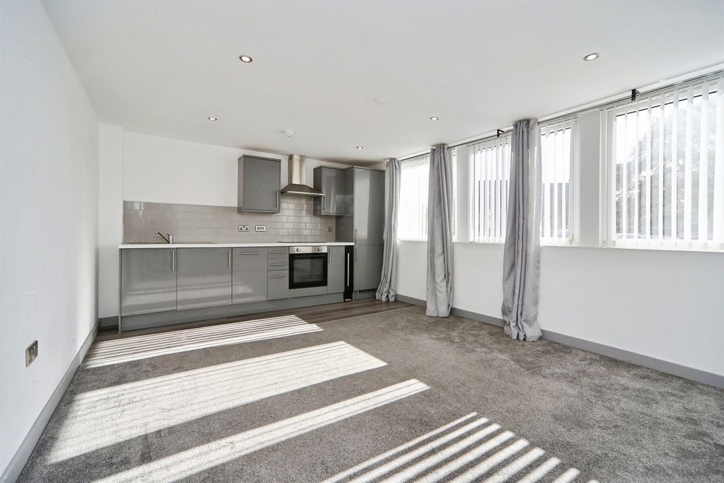 Property photo 2 of 8