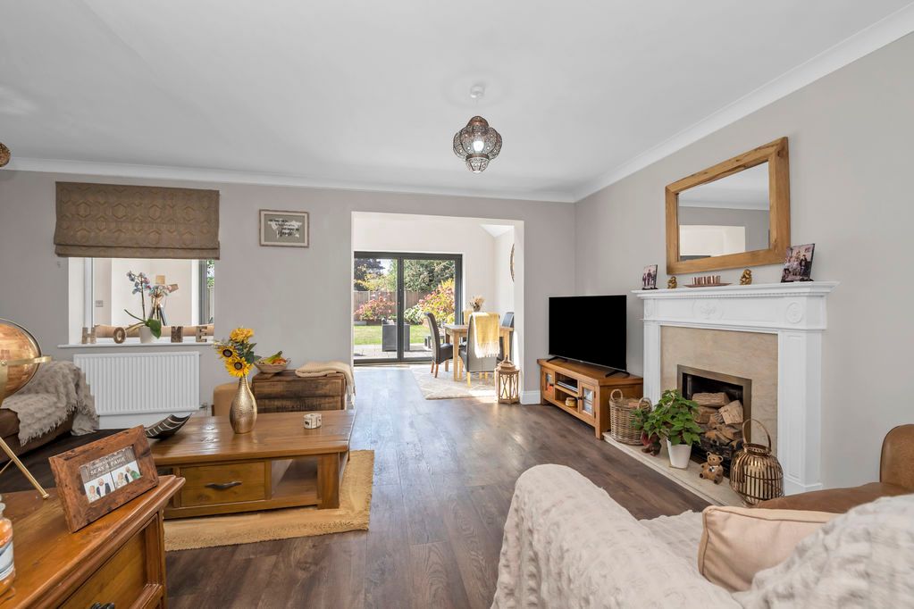 Property photo 3 of 13 Sitting Room