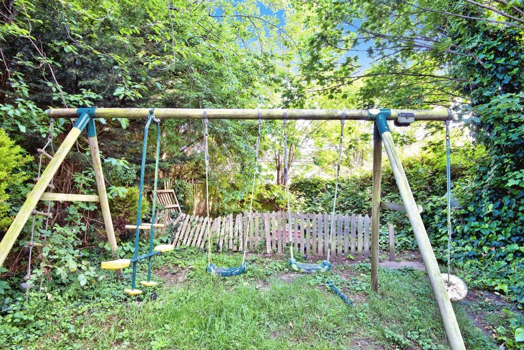 Property photo 2 of 17 Photo