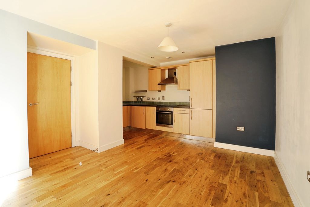 Property photo 3 of 11 Pbox-Img.Jpg