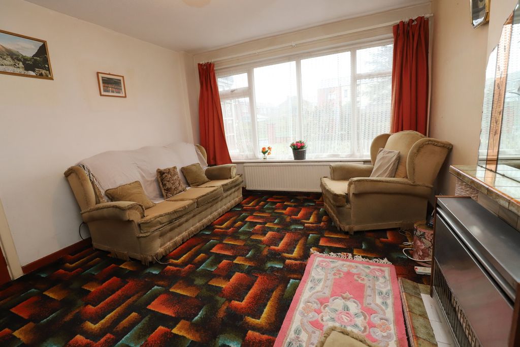 Property photo 3 of 35