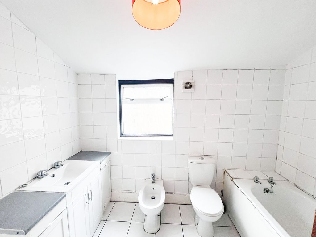 Property photo 2 of 12 Keogh Road E15