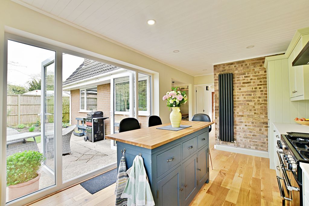 Property photo 2 of 33 Photo 12