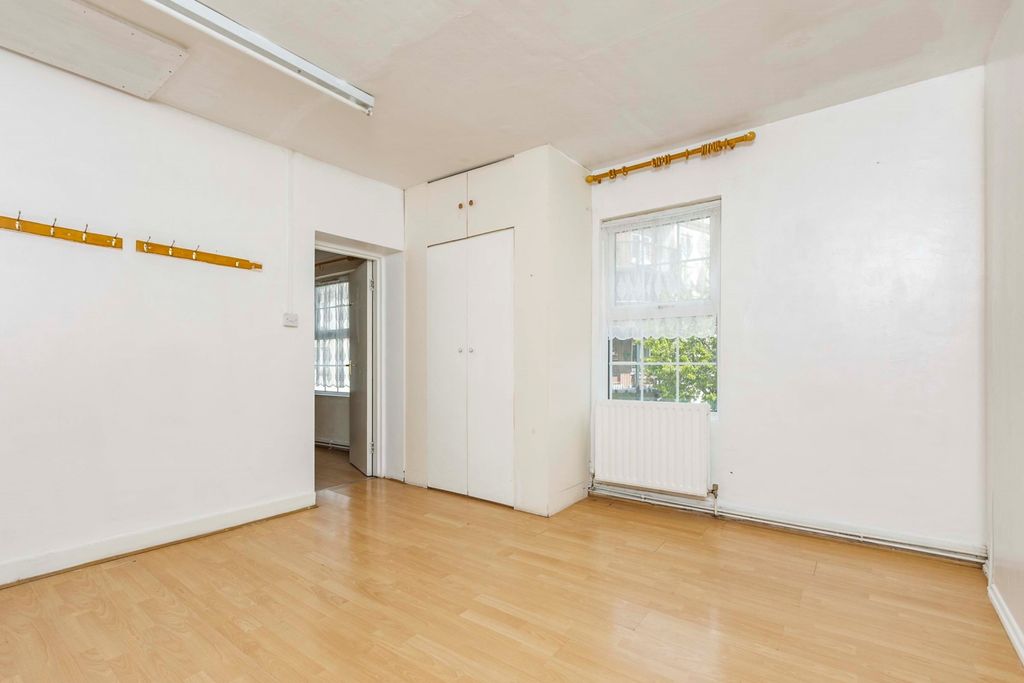 Property photo 3 of 10 Bedroom