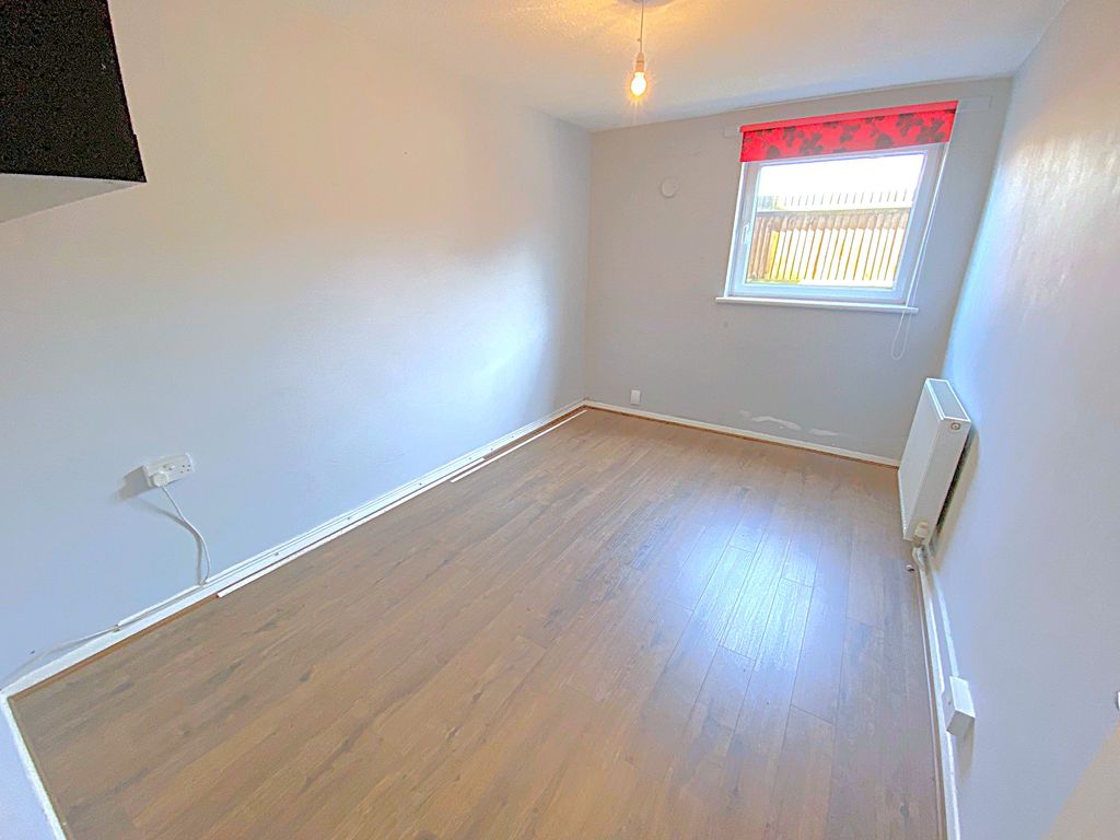 Property photo 3 of 6 Bedroom