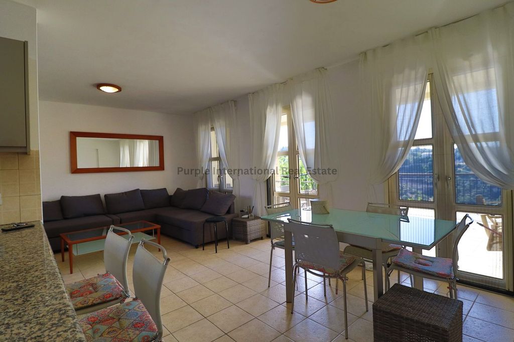 Property photo 1 of 32