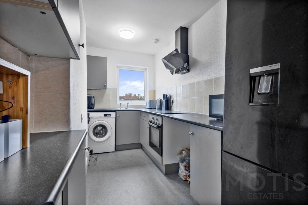 Property photo 3 of 7 Photo 4