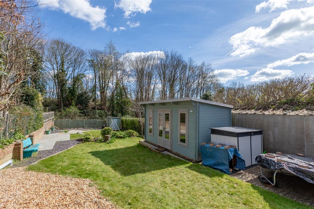 Property photo 3 of 14 Garden