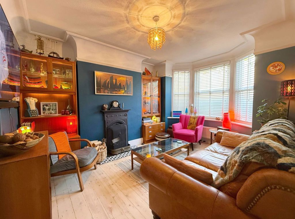 Property photo 2 of 17