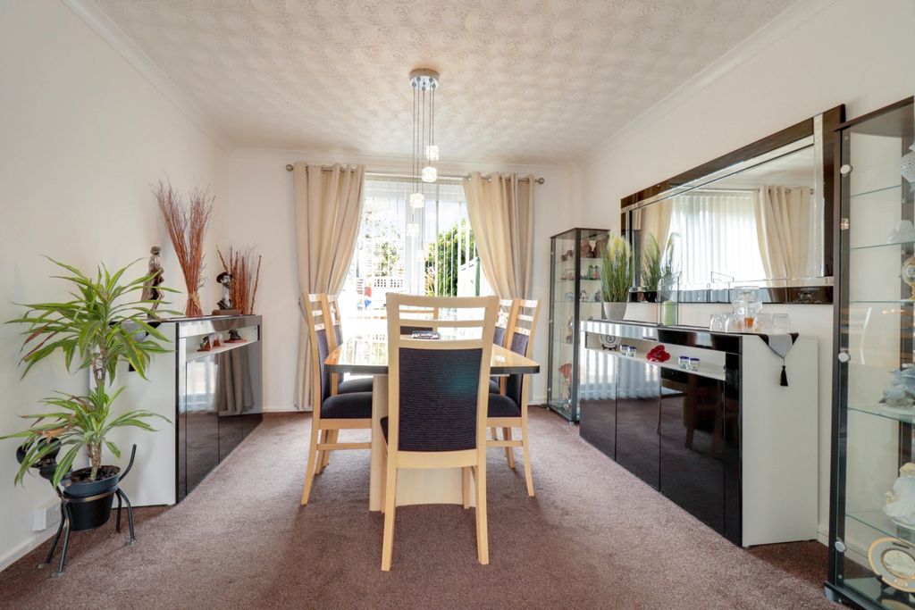 Property photo 3 of 14 Dining Room
