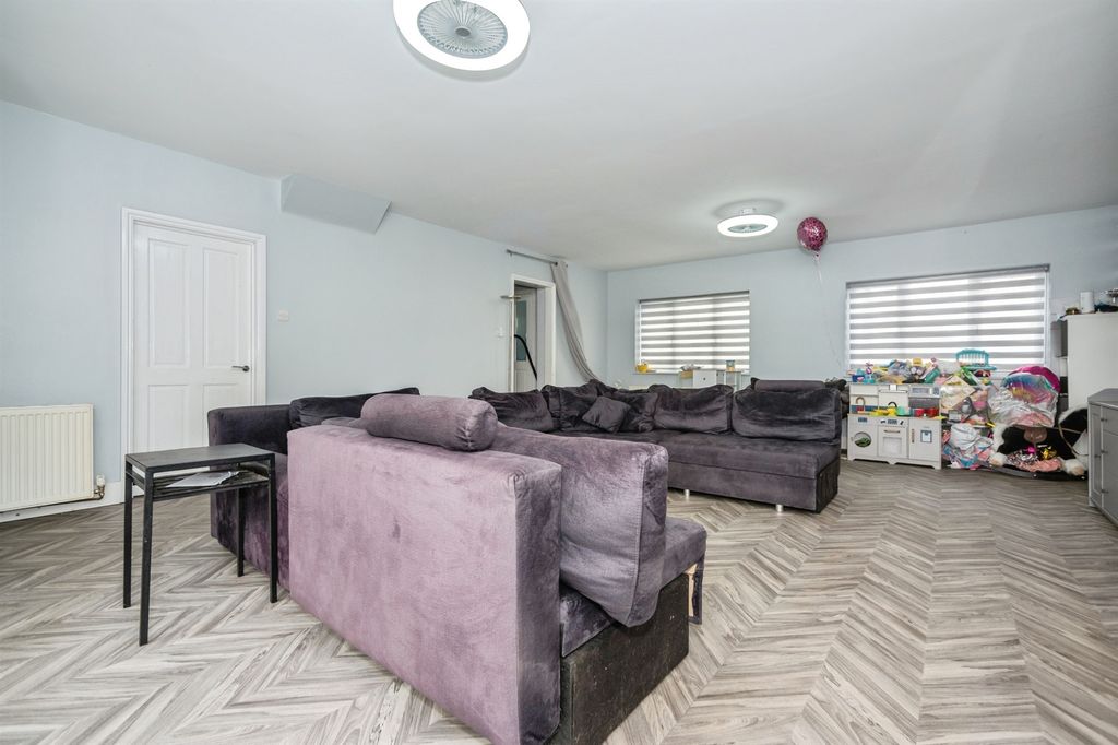 Property photo 2 of 19