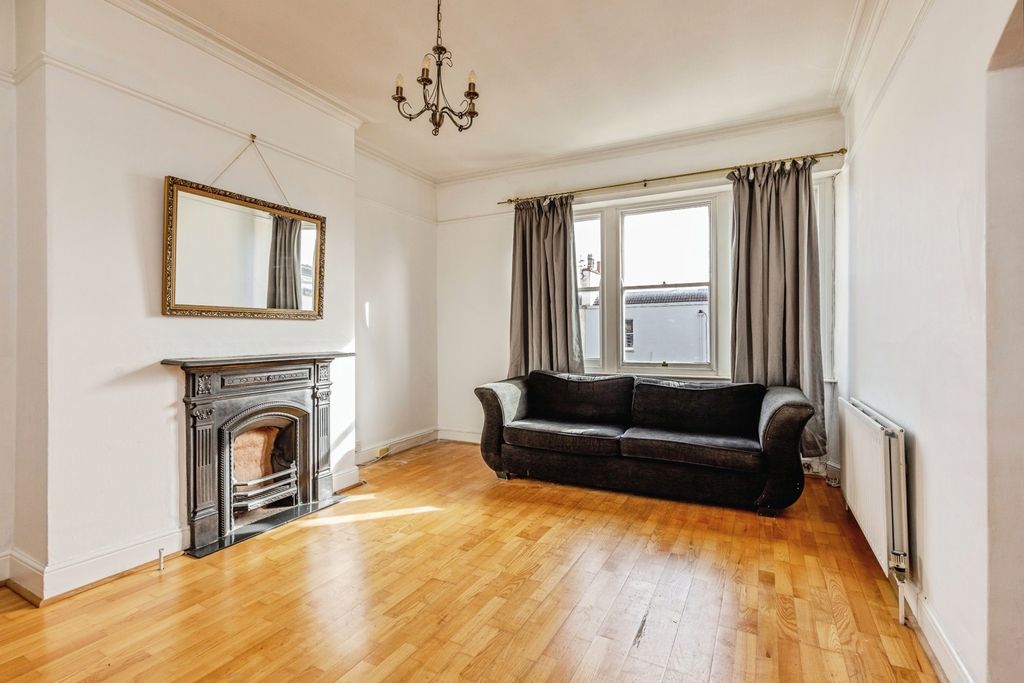 Property photo 3 of 16 Photo