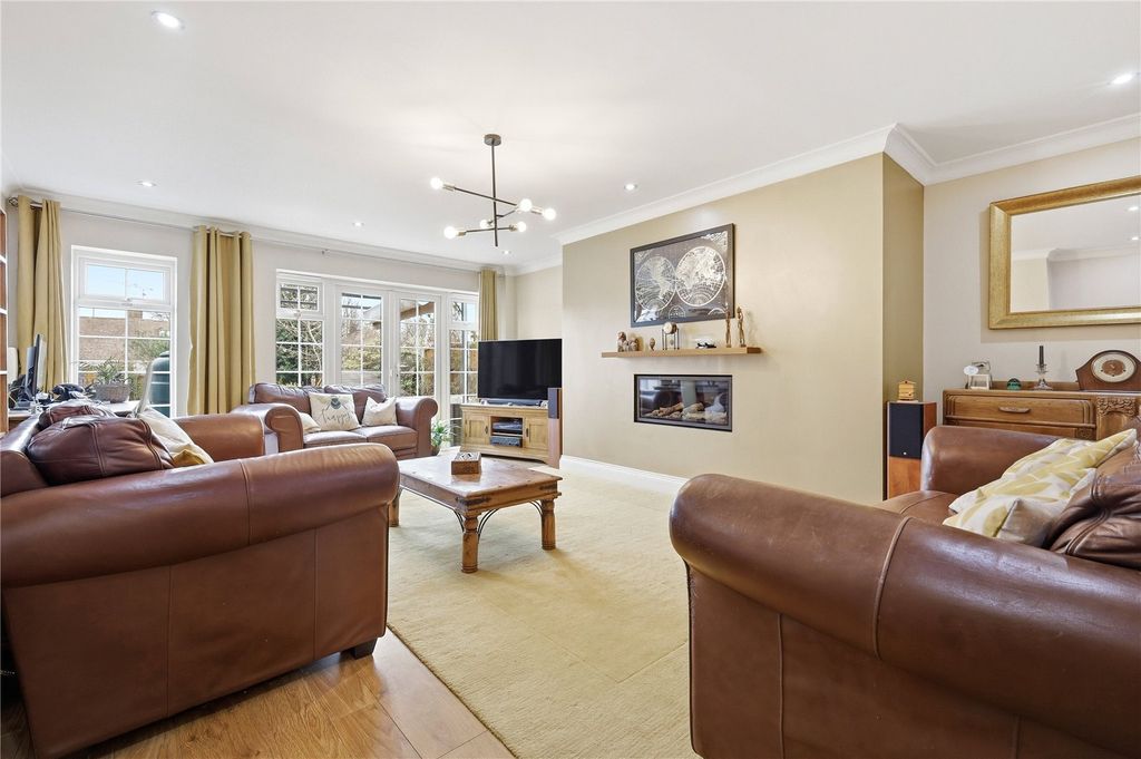 Property photo 2 of 27 Picture No. 33