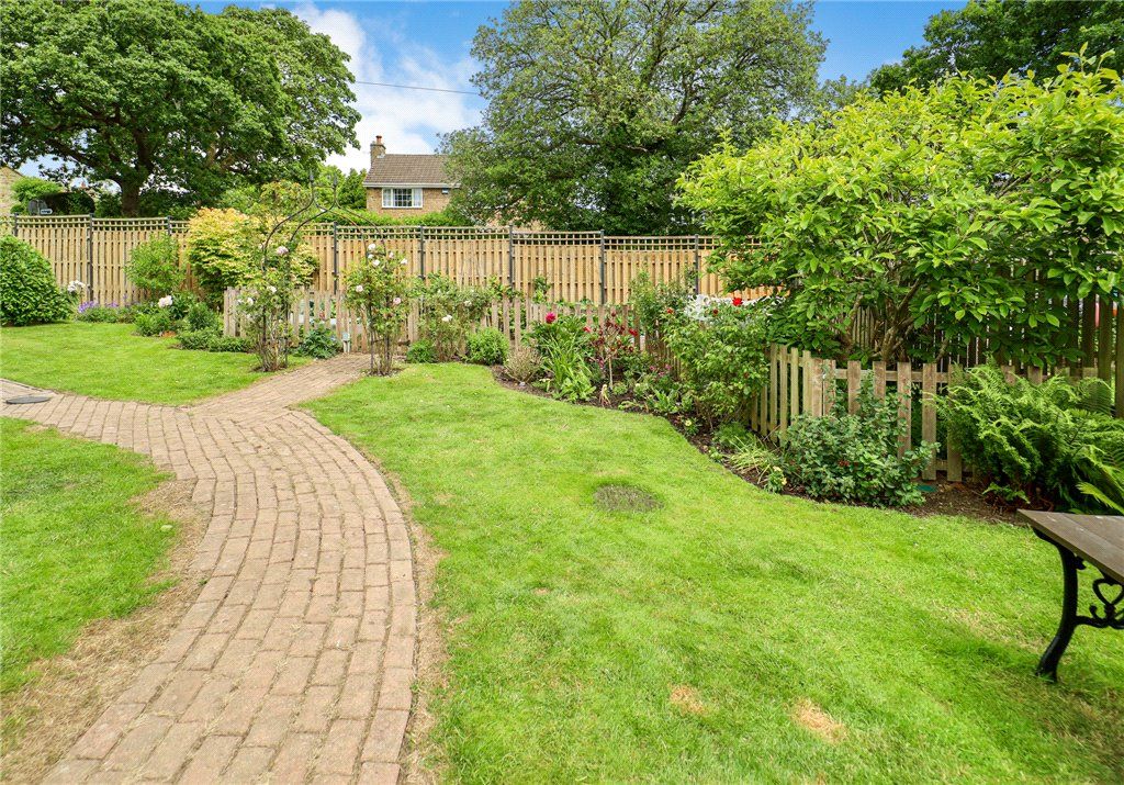 Property photo 2 of 29 Lush Gardens