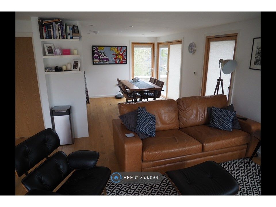 Property photo 2 of 8 Lounge / Open Plan Kitchen