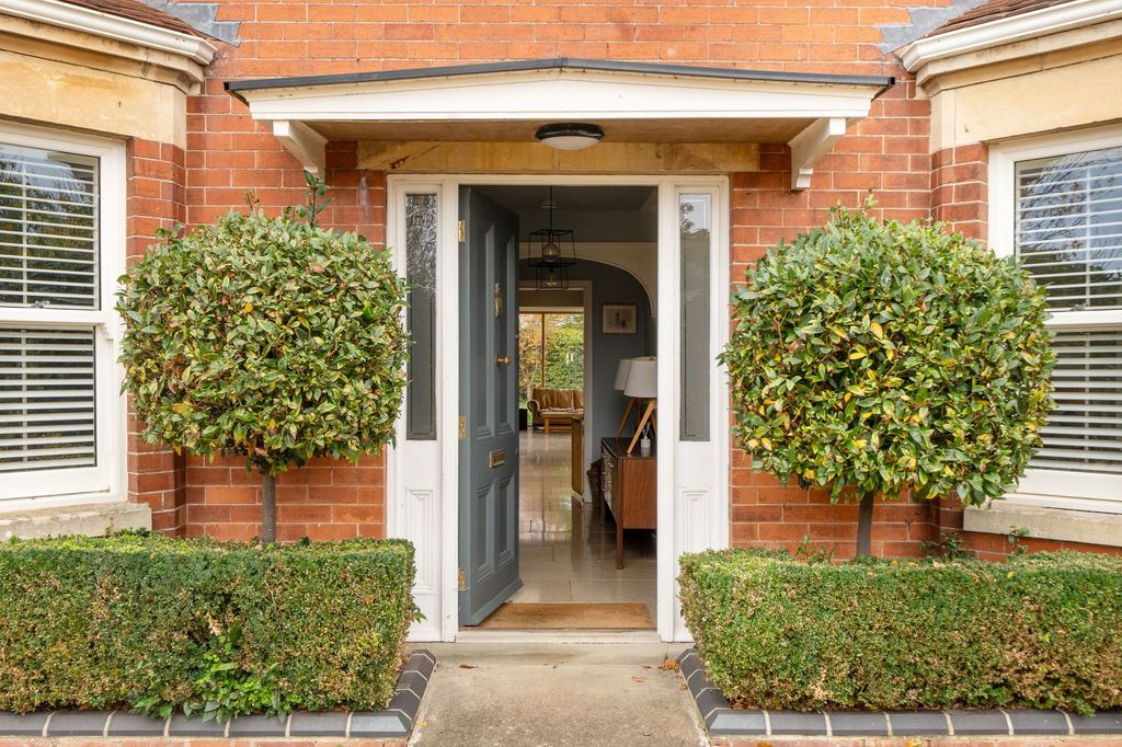 Property photo 2 of 36