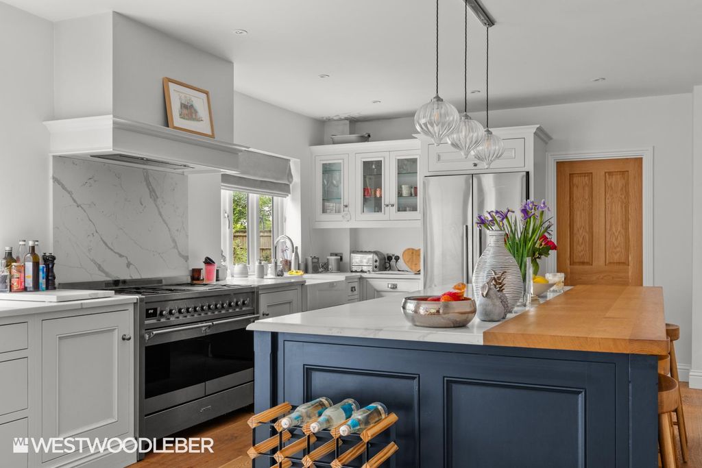 Property photo 2 of 47 Northlodge_15.Jpg