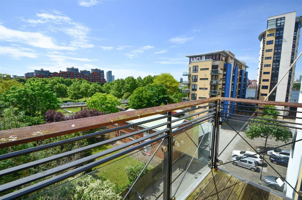 Property photo 2 of 7 Ocean Wharf