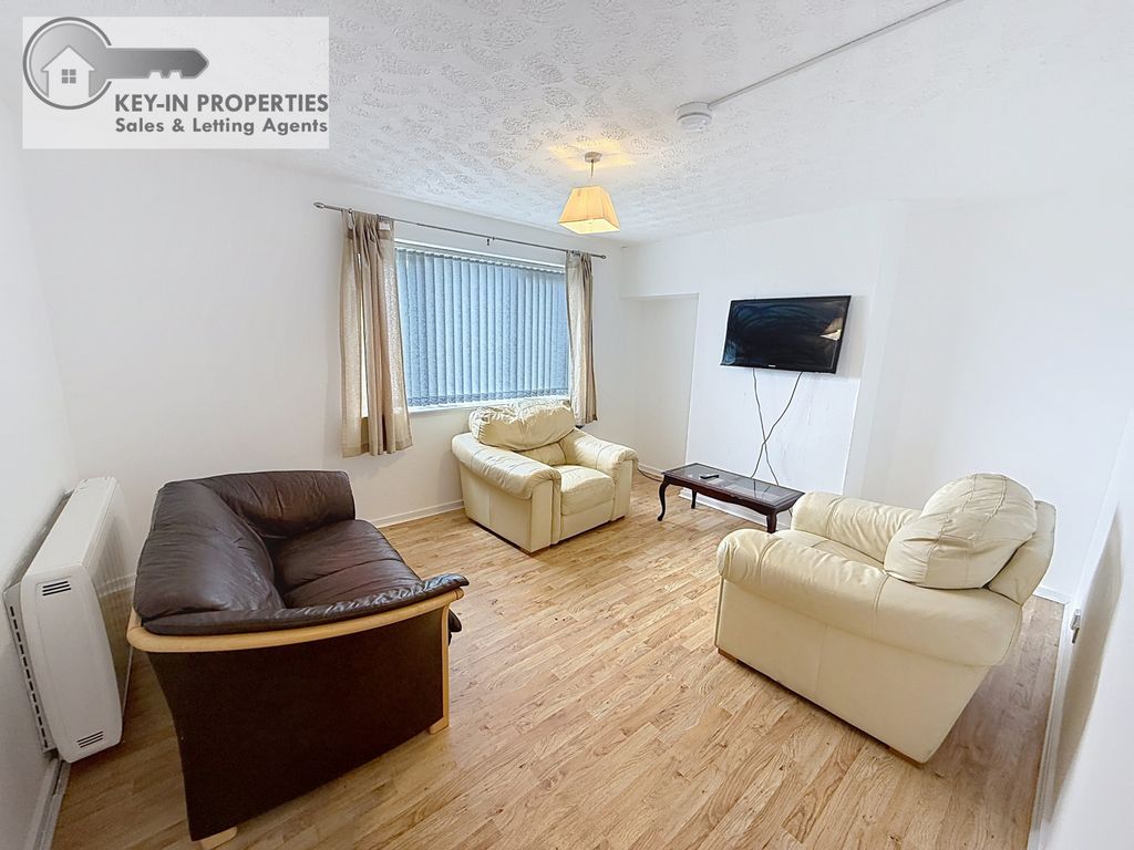 Property photo 3 of 14 119-Regency-Court-Bd8 00010