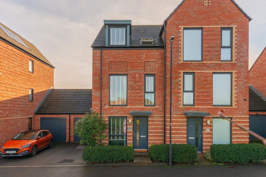 Property photo 2 of 32 0M8Rfp - External C.Jpg