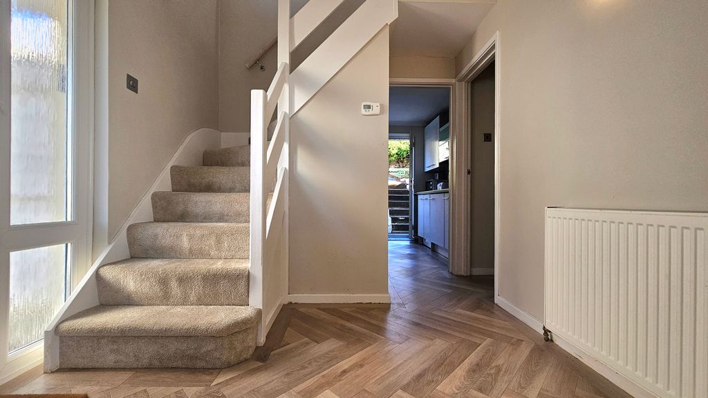 Property photo 2 of 22 Entrance Hall