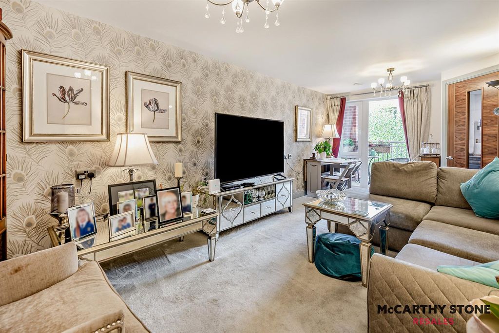 Property photo 1 of 21 8619891-Interior01-800.Jpg