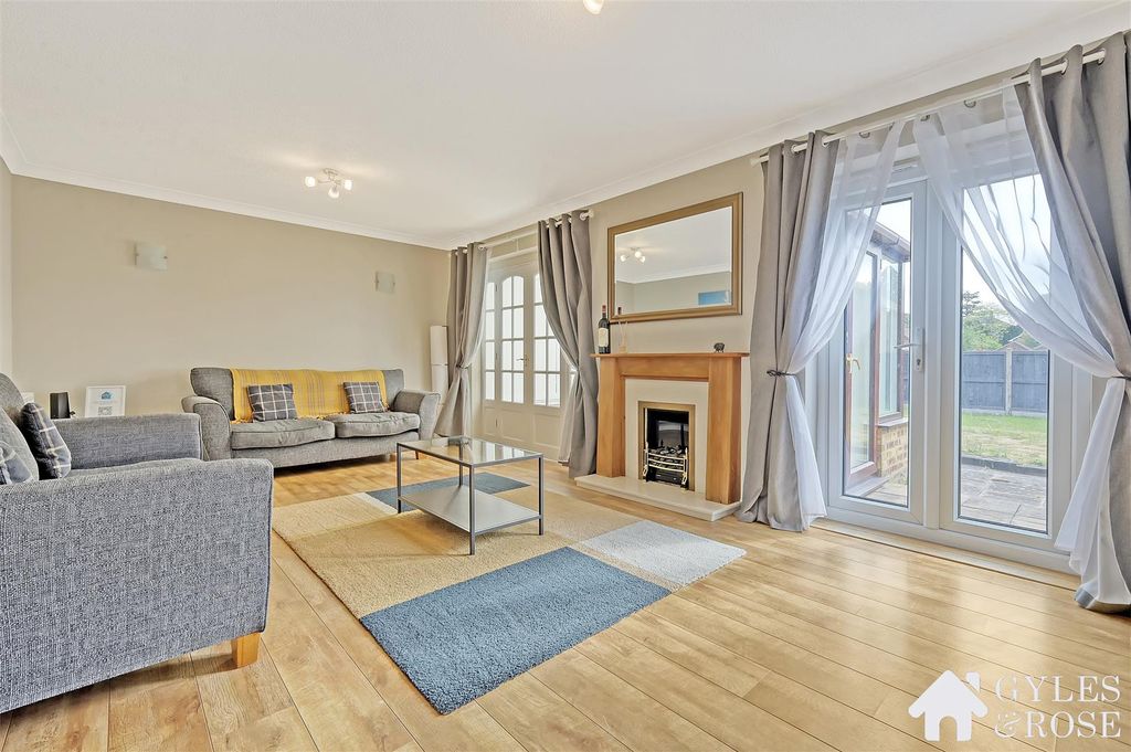 Property photo 2 of 17 Living Room