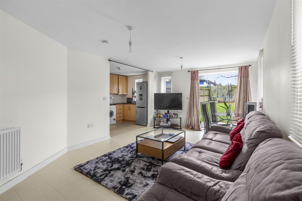 Property photo 3 of 11 1 Terriers End, Hp13 7Db-5.Jpg