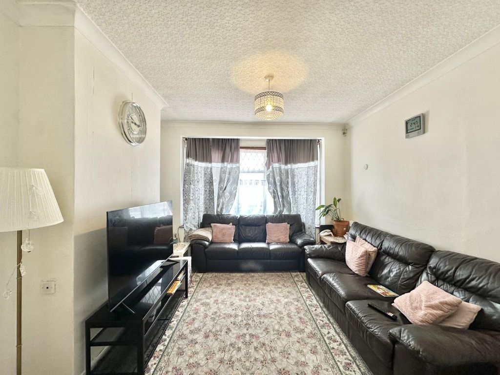 Property photo 2 of 9 3Abc17E4-27d6-4B83-9cd1-2Fbef5Ca023c.Jpg