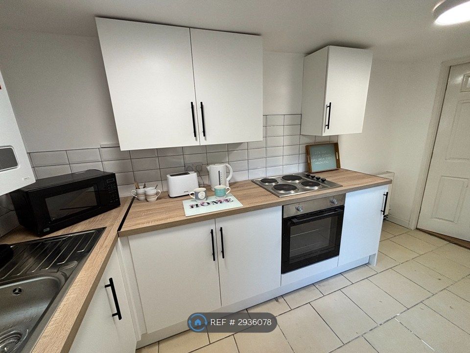 Property photo 2 of 8 Newly Fitted Kitchen