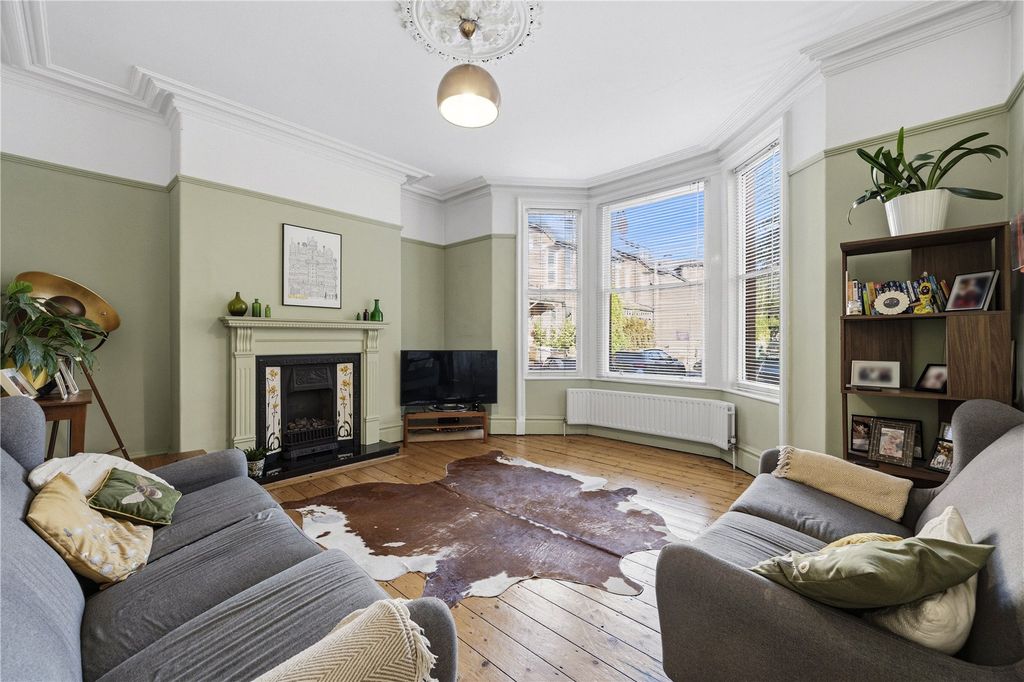 Property photo 2 of 27 Picture No. 13