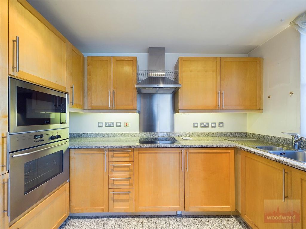 Property photo 2 of 13 Cam01320G0-Pr0137-Still010.Jpg