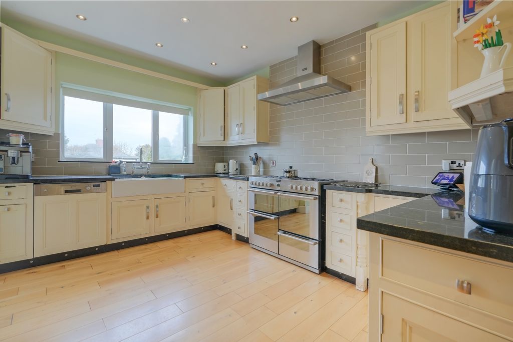 Property photo 2 of 36 Kitchen